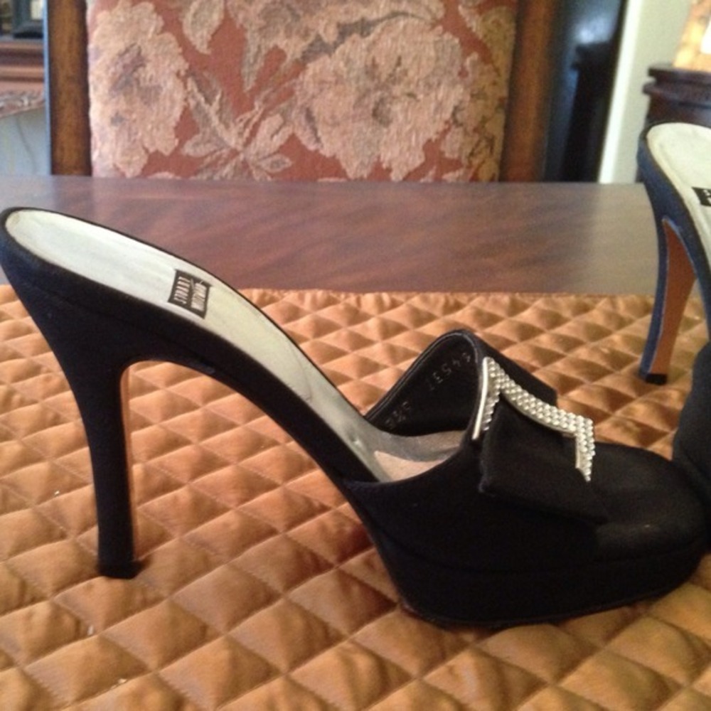 Stuart Weitzman Women's Black Slip on Heels Size 6 - Picture 3 of 4